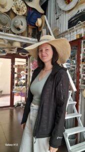 VISITANDO LAS TIENDAS DE ARTESANIAS 2
